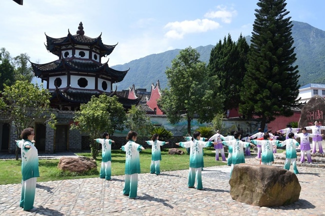 冠军之城, 社区 冠军之城, 社区