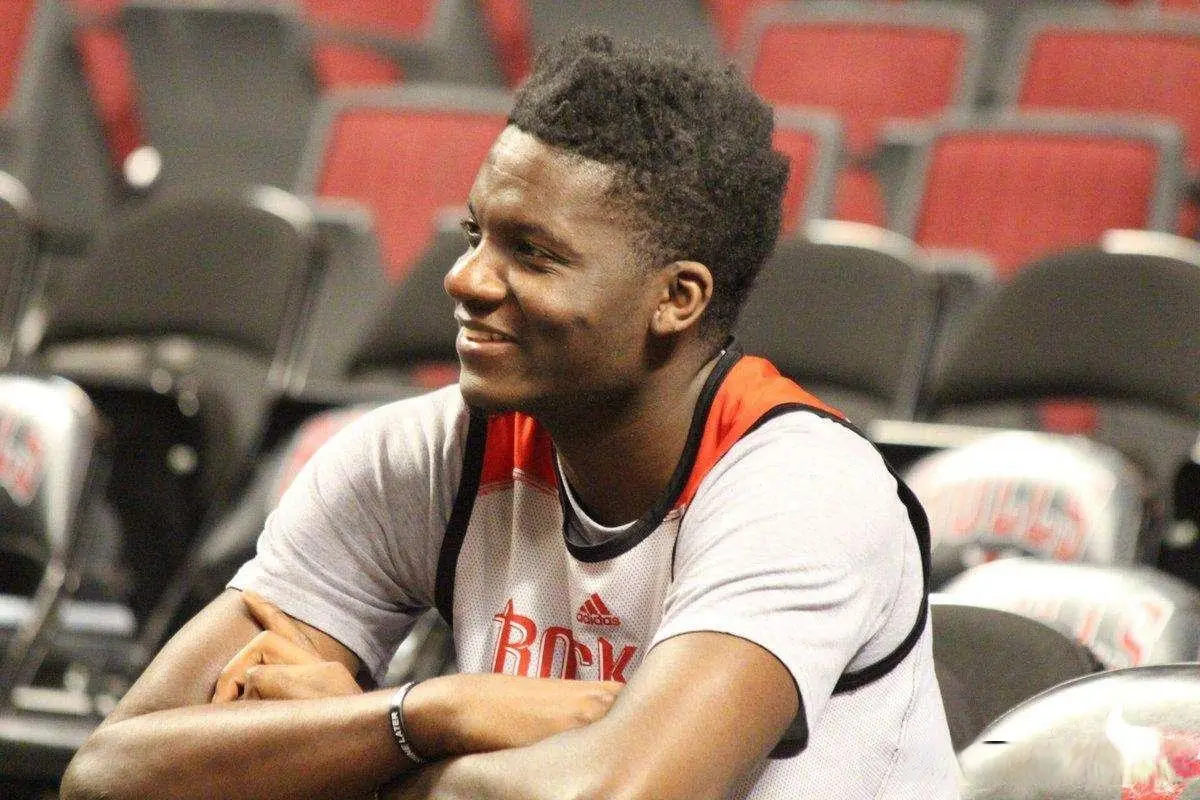 AA, 篮板, 当中的明星 AA, 篮板, 当中的明星