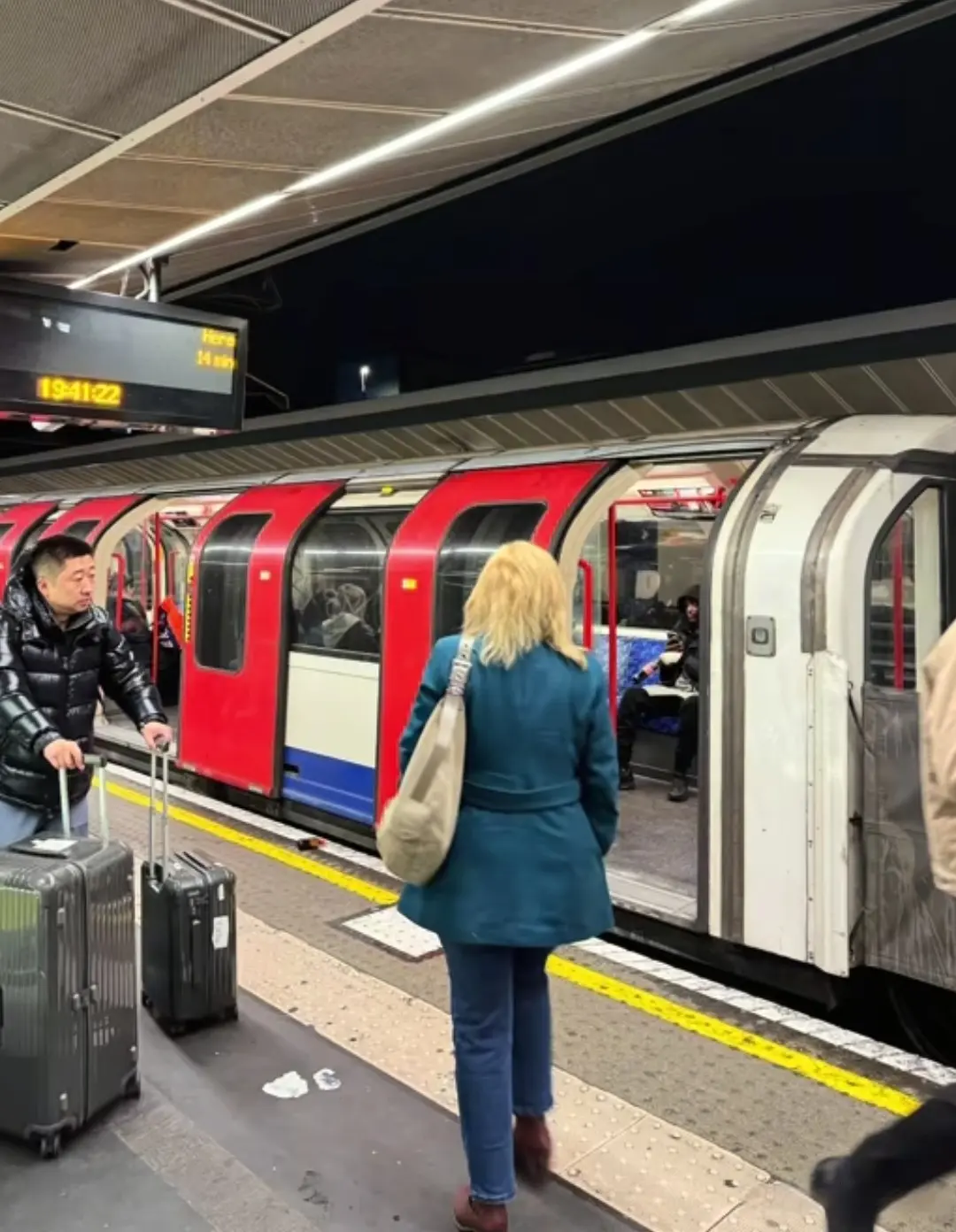 场馆是在一, 着羽绒服是, 龙队一直在 场馆是在一, 着羽绒服是, 龙队一直在